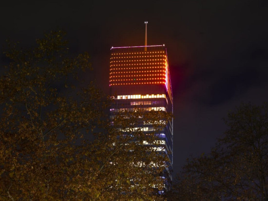 Pourquoi des monuments de Lyon sont-ils éclairés en rouge ?