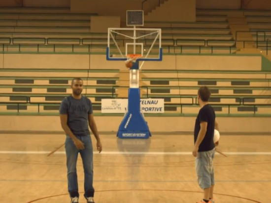 Tony Parker et Rémi Gaillard s'affrontent dans un concours surprenant !