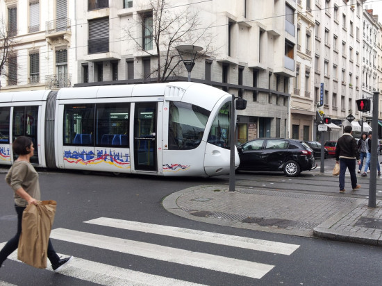 Bron : collision entre un tramway et une voiture Bron : collision entre un tramway et une voiture