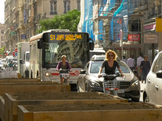 Les cyclistes victimes de la végétalisation à Lyon – VIDEO