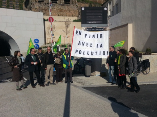 Pollution : les Verts critiquent l'inaction du préfet Carenco et de Gérard Collomb Pollution : les Verts critiquent l'inaction du préfet Carenco et de Gérard Collomb