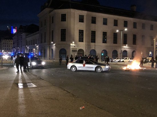 Victoire des Bleus : la fête gâchée à Lyon par des casseurs - VIDEOS