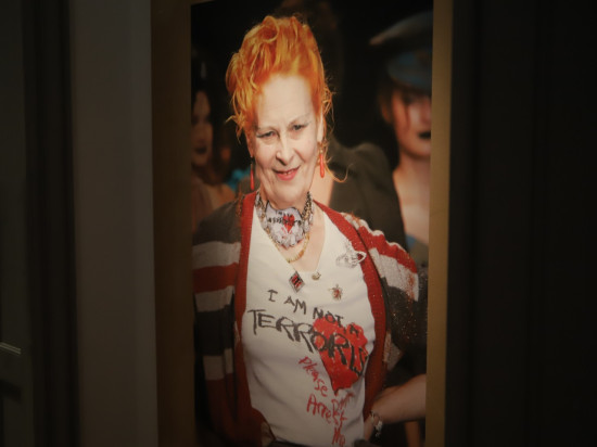 Lyon : une exposition sur le génie de Vivienne Westwood, l’enfant terrible de la mode