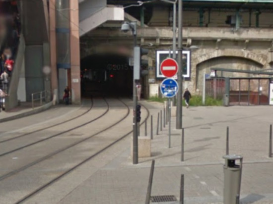 Le T1 interrompu pour évacuer un SDF installé sous la voûte de Perrache Le T1 interrompu pour évacuer un SDF installé sous la voûte de Perrache