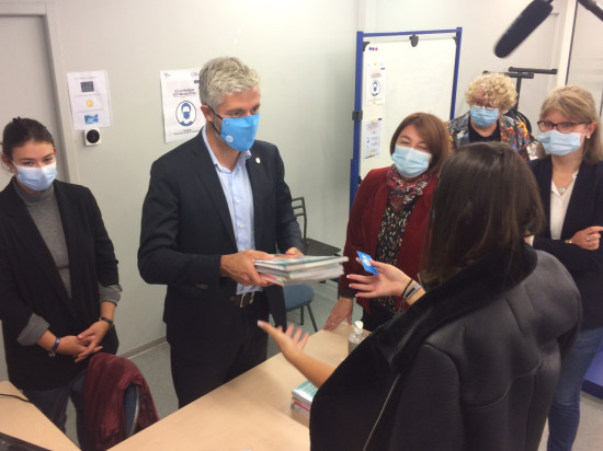 Auvergne-Rhône-Alpes : nouvelle salve d'achats de manuels par la Région, 20 euros offerts aux terminales