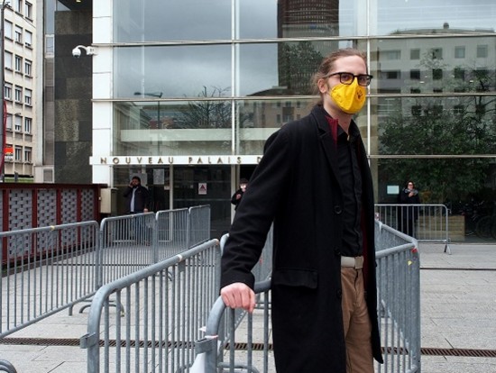 Lyon : 500 euros d'amende requis contre le décrocheur de portrait de Villeurbanne