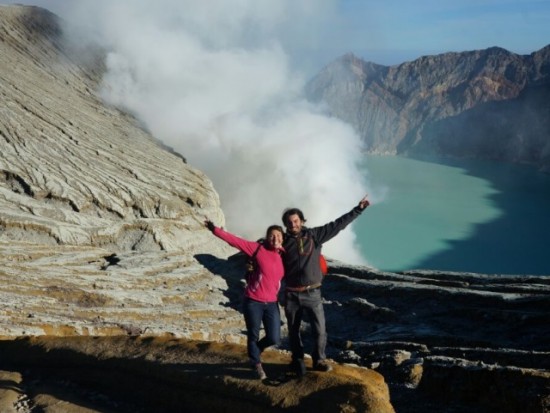 Les globe-croqueurs lyonnais au sommet d’un volcan à Java en Indonésie Les globe-croqueurs lyonnais au sommet d’un volcan à Java en Indonésie
