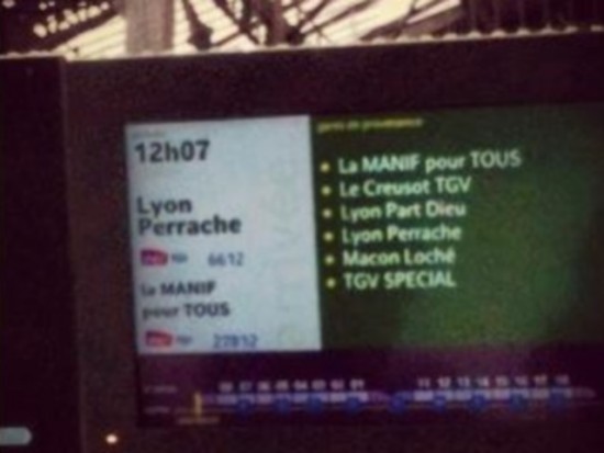 Manif pour tous : la SNCF qualifiée d'homophobe par une artiste Manif pour tous : la SNCF qualifiée d'homophobe par une artiste