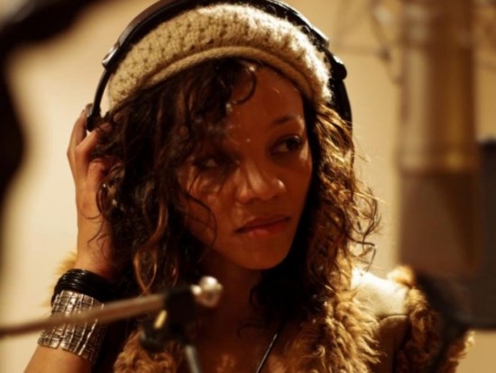 La chanteuse lyonnaise Louisy Joseph pète les plombs sur Facebook