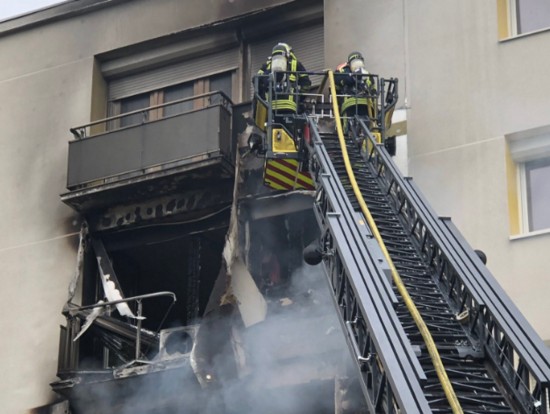 Neuf personnes incommodées lors d'un violent incendie près de Lyon Neuf personnes incommodées lors d'un violent incendie près de Lyon