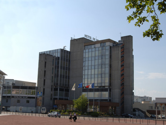 Le Front de Gauche arrive à la mairie de Vaux-en-Velin