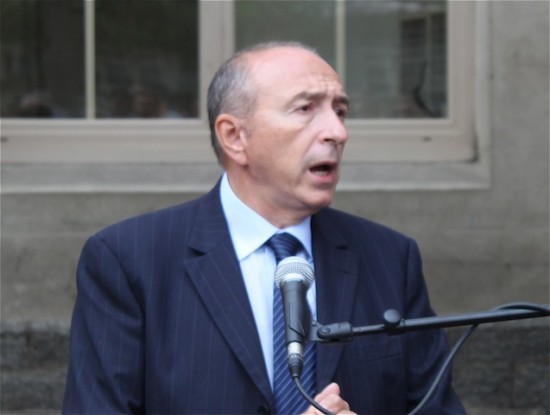 Quand la Tunisie commençait sa révolution, Collomb chantait...