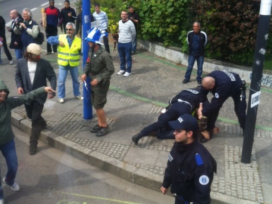 Stade des Lumières: les "altermondialistes" sabotent l'opération séduction de l'OL