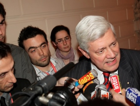 Gollnisch propose de donner des cours de politique à Fillon et Copé