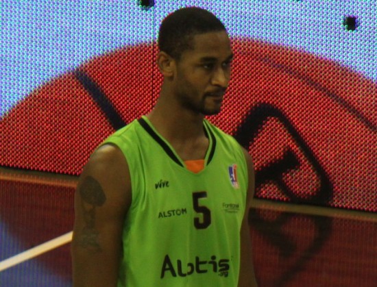 Crise à l'Asvel ? Hilton Armstrong balance Crise à l'Asvel ? Hilton Armstrong balance