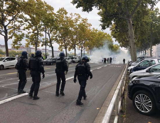 Lyon : de nombreux black blocs en centre-ville, des affrontements et des perturbations