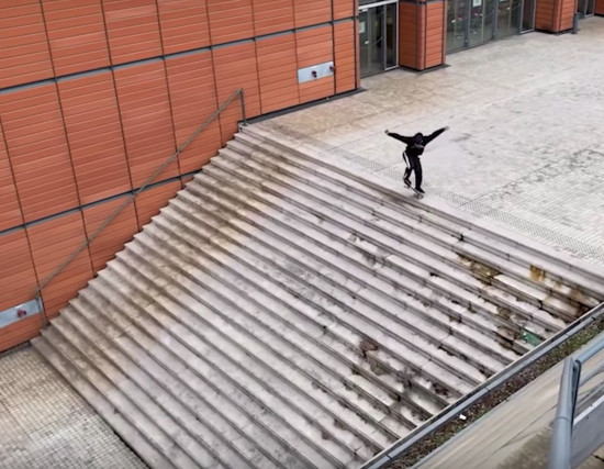 Lyon : en skate, il tente un fameux spot de la Cité Internationnale