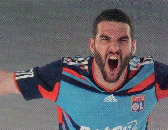 Ligue des Champions 2010-2011 : le maillot de l’OL va faire des vagues !