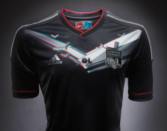 Le nouveau maillot Europe 2012-13 de l’OL présenté en 3D ! (photos et vidéo)