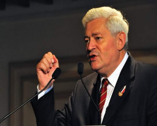 Bruno Gollnisch veut provoquer Benjamin Biolay en duel