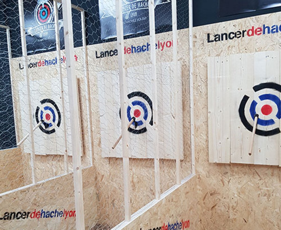 Le lancer de hache, un "sport accessible à tous" Le lancer de hache, un "sport accessible à tous"