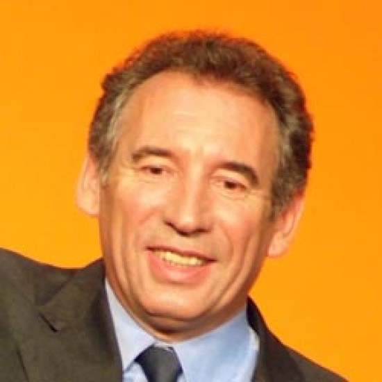 Bayrou dénonce les manÅ“uvres de Sarkozy contre le MoDem