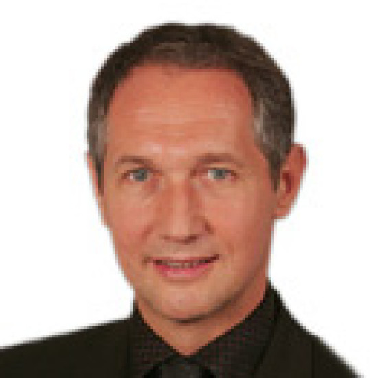 Département : Deux radicaux en position d'arbitre