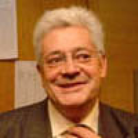 Gollnisch : "Je ne pense pas à Marine en me rasant"