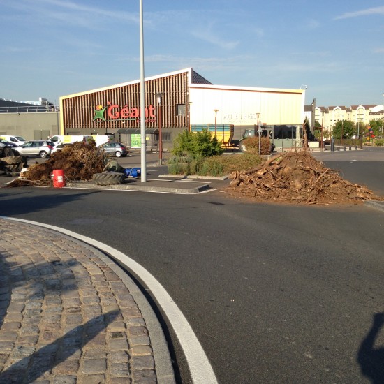 Les agriculteurs bloquent le Casino de Villefranche Les agriculteurs bloquent le Casino de Villefranche