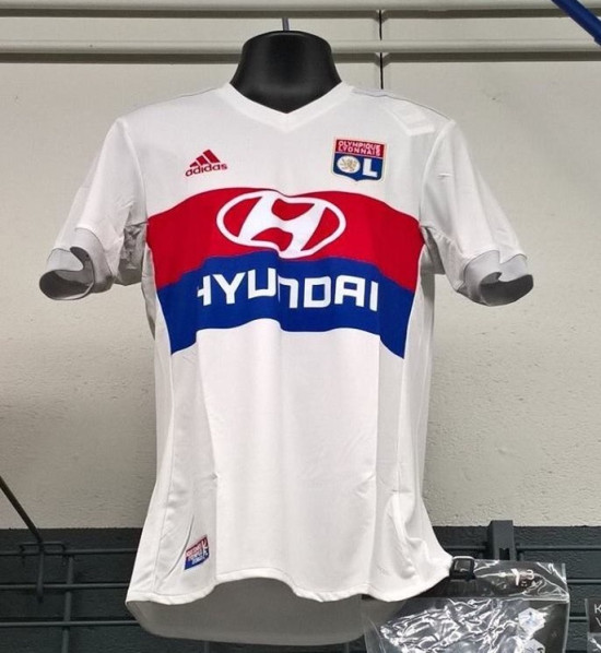 OL : les nouveaux maillots déjà révélés sur Internet ? OL : les nouveaux maillots déjà révélés sur Internet ?