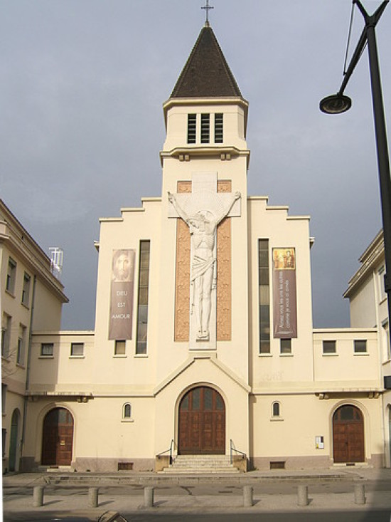 43 Roms logés dans une église de Gerland