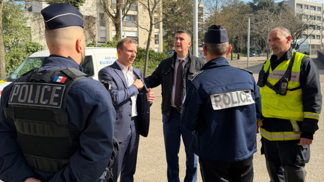 Violences près de Lyon : un centre chorégraphique incendié à Rillieux-la-Pape, des CRS déployés Violences près de Lyon : un centre chorégraphique incendié à Rillieux-la-Pape, des CRS déployés