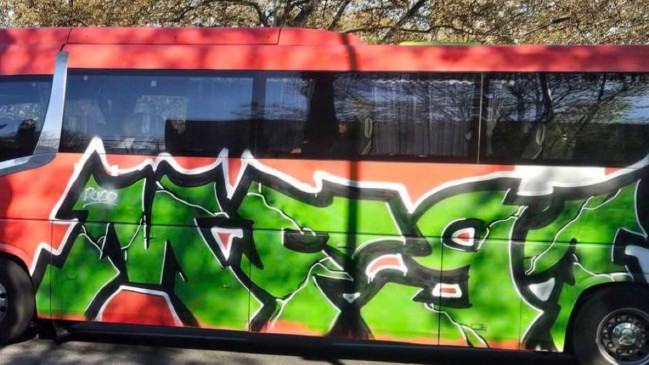 Lyon : des bus cibl&eacute;s par des graffitis st&eacute;phanois, les supporters divis&eacute;s