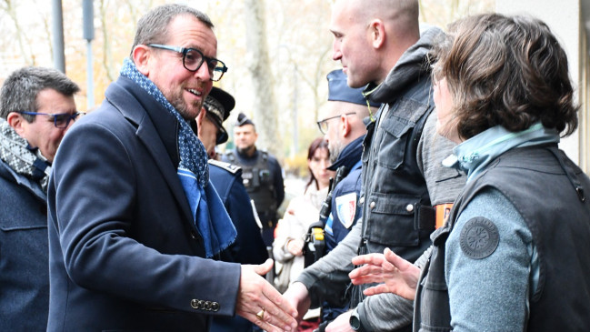 "Les habitants ne peuvent plus attendre" : le maire de Villeurbanne réclame une nouvelle brigade après la fusillade de ce week-end "Les habitants ne peuvent plus attendre" : le maire de Villeurbanne réclame une nouvelle brigade après la fusillade de ce week-end