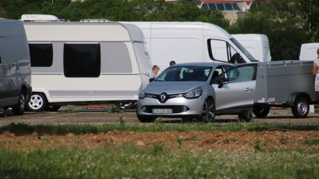 Pr&egrave;s de 200 caravanes s'installent &agrave; Mions : le maire promet de ne "pas c&eacute;der"