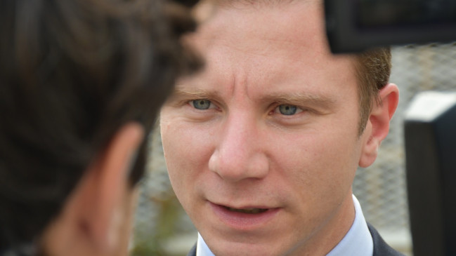"Je ne laisserai en aucun cas une minorité les prendre en otage" : le maire de Rillieux réagit après les violences "Je ne laisserai en aucun cas une minorité les prendre en otage" : le maire de Rillieux réagit après les violences