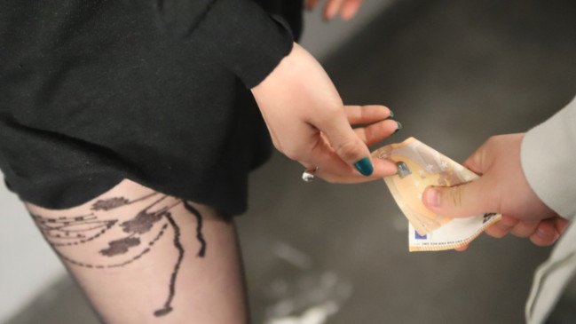 Villeurbanne : quatre hommes en garde à vue après deux extorsions présumées visant une prostituée Villeurbanne : quatre hommes en garde à vue après deux extorsions présumées visant une prostituée