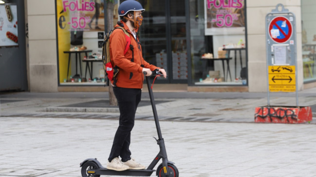 Vénissieux : le casque bientôt obligatoire pour les utilisateurs de trottinettes électriques Vénissieux : le casque bientôt obligatoire pour les utilisateurs de trottinettes électriques