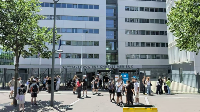 Un feu se d&eacute;clare dans les toilettes d&rsquo;un lyc&eacute;e &agrave; Lyon 7e : 800 personnes &eacute;vacu&eacute;es