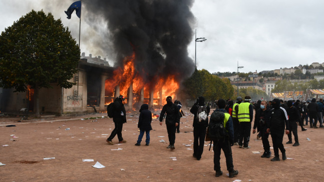 Gilets jaunes : un nouvel appel à manifester le 24 octobre, ils reviendront place Bellecour Gilets jaunes : un nouvel appel à manifester le 24 octobre, ils reviendront place Bellecour