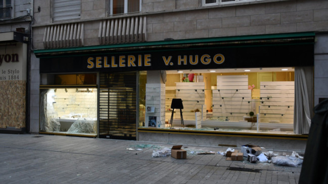 Violences à Lyon : la Ville annonce plusieurs mesures de soutiens envers les commerçants touchés par les pillages Violences à Lyon : la Ville annonce plusieurs mesures de soutiens envers les commerçants touchés par les pillages