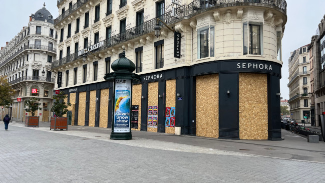 Lyon : la Presqu'&icirc;le se barricade, ambiance ville fant&ocirc;me avant Halloween