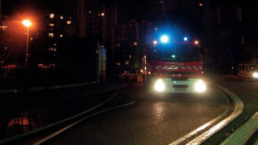 Lyon : deux scooters en feu, les flammes se propagent &agrave; une voiture