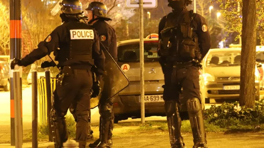 Violences urbaines &agrave; Lyon et Rillieux : G&eacute;rald Darmanin annonce un renfort de &quot;plus de 200 policiers et gendarmes&quot;