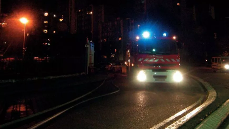 Près de Lyon : un blessé grave après une collision entre trois voitures et un camion