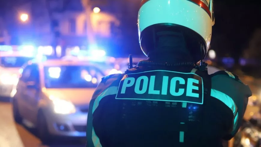 Près de Lyon : policiers et pompiers pris "sous une pluie de projectiles"