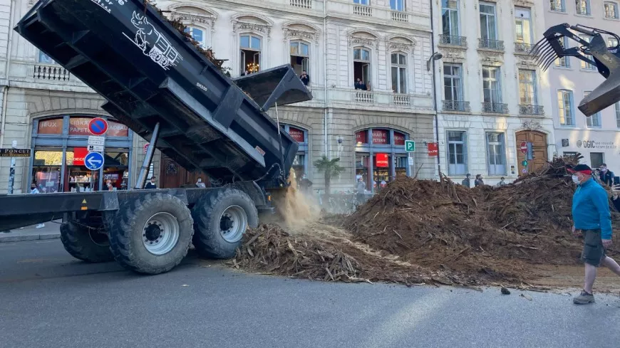 Lyon : d’énormes bouchons pour le départ des agriculteurs et leurs tracteurs