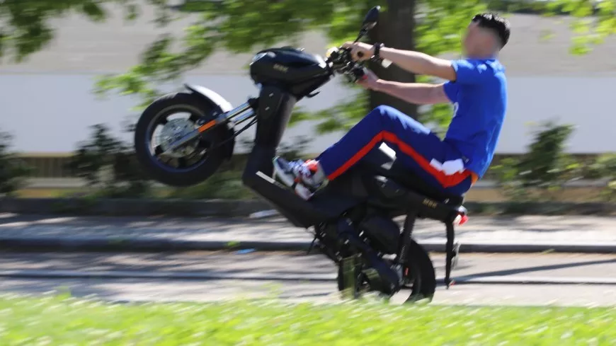 Lyon : il débarque dans son ancien collège avec un scooter et fait un rodéo dans la cour