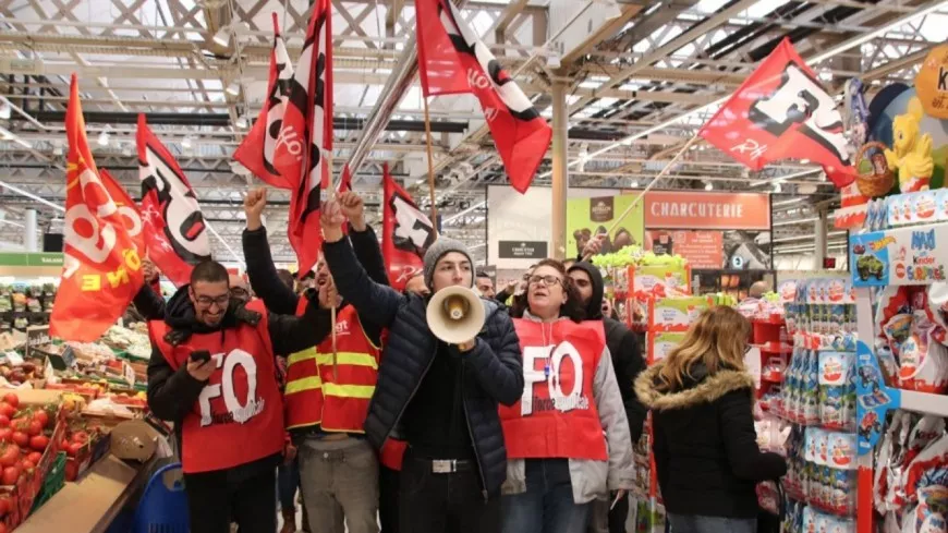 Près de Lyon : appel à la grève ce samedi chez Carrefour, le magasin de Givors fermé