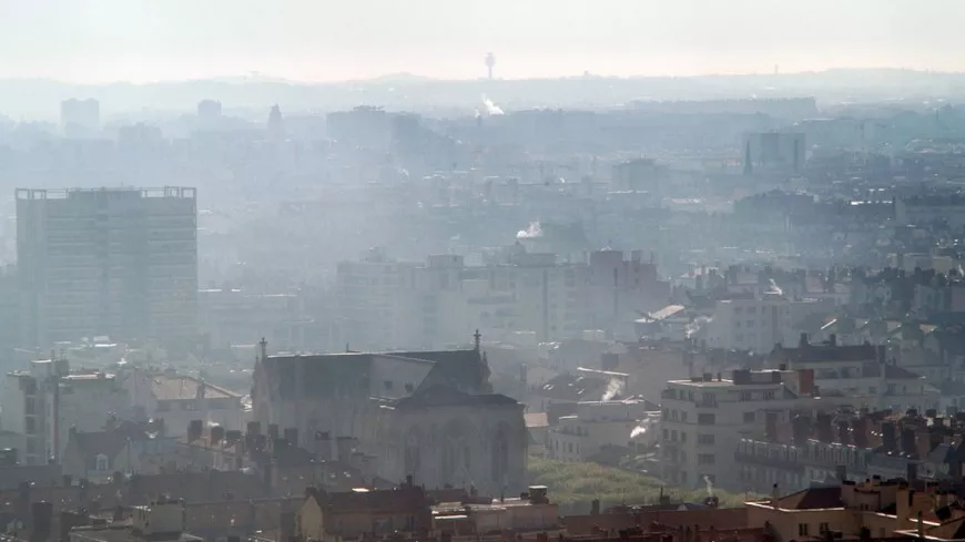 Des feux d'agriculteurs à l'origine d'un nouvel épisode de pollution à Lyon
